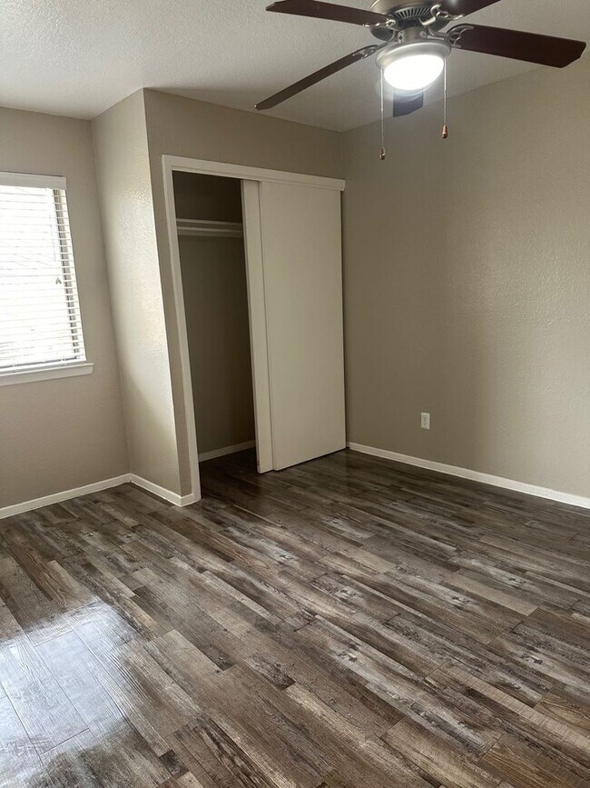 Building Photo - Spacious Two Bedroom Townhome with Private Patio!