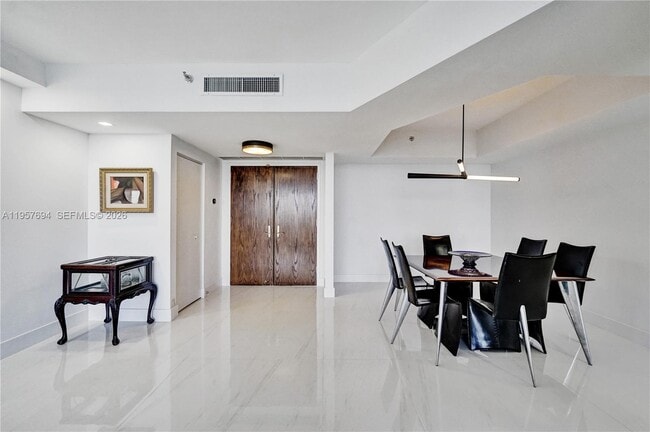 Building Photo - 20281 E Country Club Dr