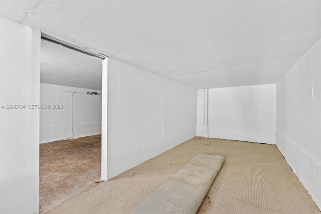 Building Photo - 2525 NE 135th St