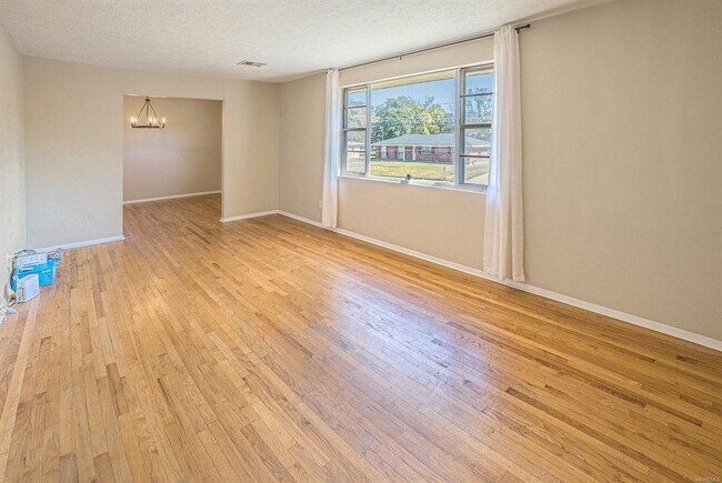 Building Photo - 1422 Flamingo Ln