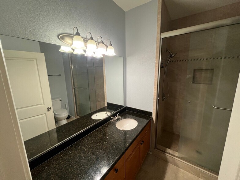 Building Photo - 73-1103-1103 Nuuanu Pl