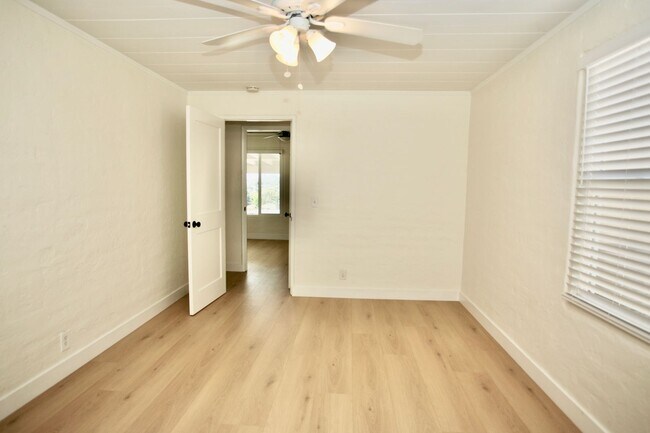 Building Photo - 3Br 2Ba Single Story Available Now!