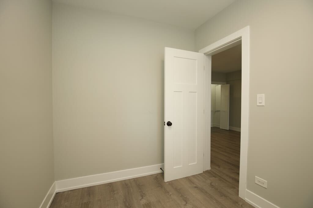 Building Photo - 510 W Belmont Ave
