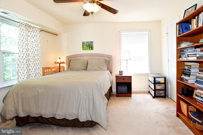 Building Photo - 6905 Victoria Dr