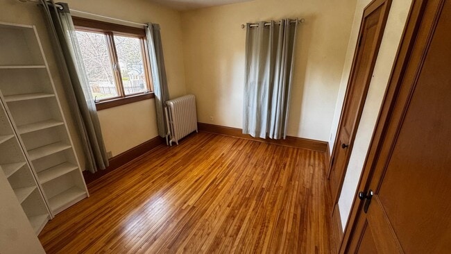 Building Photo - Wonderful 4BR 3BA w/ 2 Car Garage on 1.38 Acres in desirable Mendota Heights neighborhood!