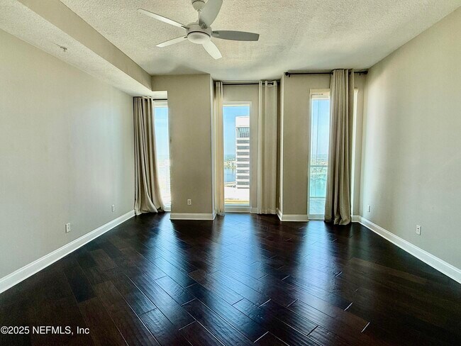 Building Photo - 1431 Riverplace Blvd