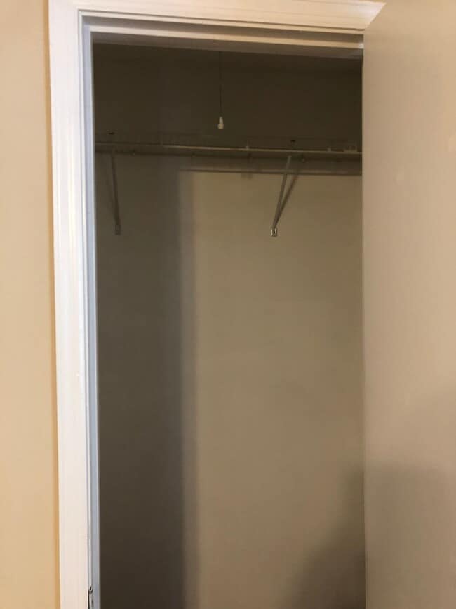 Building Photo - 2 Bedroom 1.5 Bath Townhouse