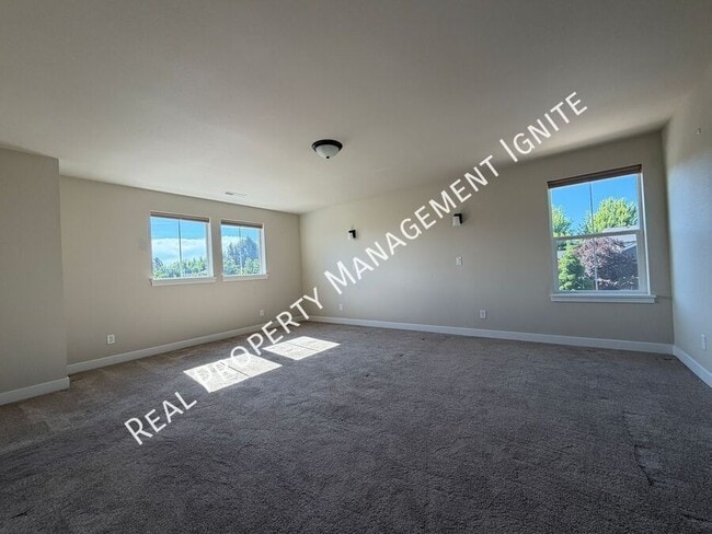 Building Photo - 2713 NE Black Oak Pl