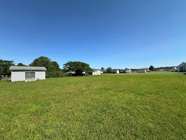 Building Photo - Inviting 3 Bed 2 Bath House