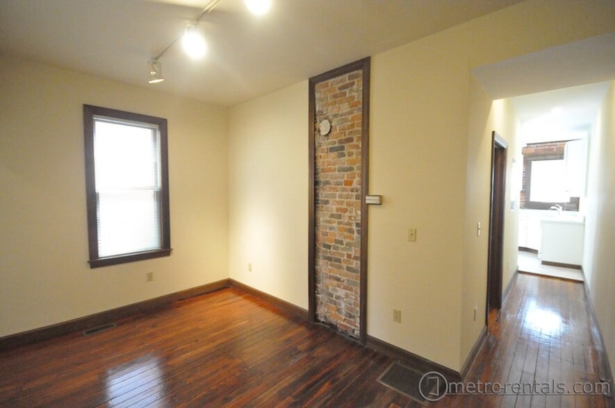 Bonus Room/Office - 39 E Russell St