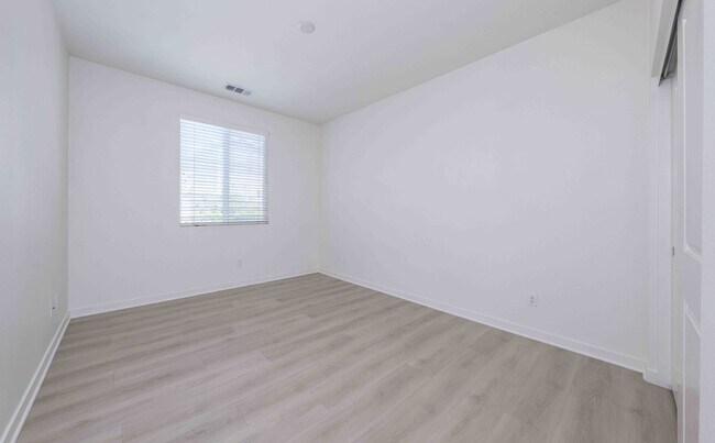 Building Photo - Modern, Move-In Ready Home with Attached 2-Car Garage