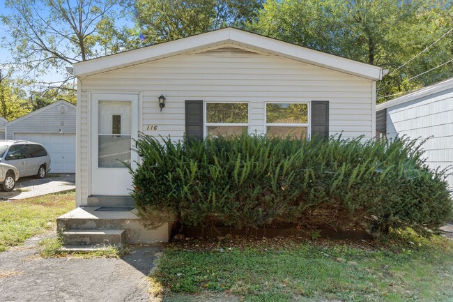 Building Photo - Affordable 3 bed 1 bath home with off-stre...