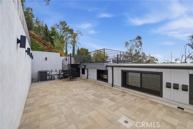 Building Photo - 6565 Pickwick St