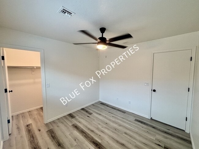 Building Photo - 5369 S Waterloo Ln