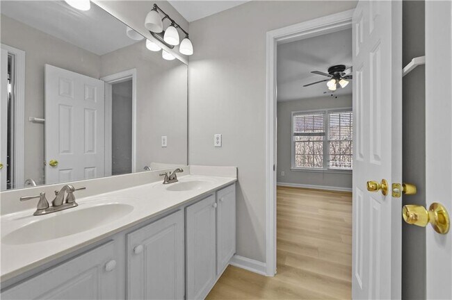 Building Photo - 137 Towne Park Dr