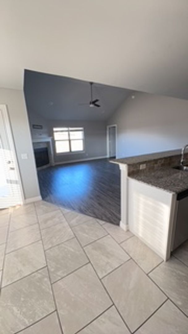 Building Photo - Move In Special - Beautiful Home in Bentonville - Prime Location - Close to Schools