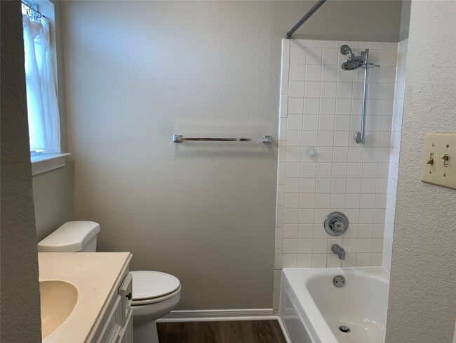 Building Photo - 585 Warsaw Dr