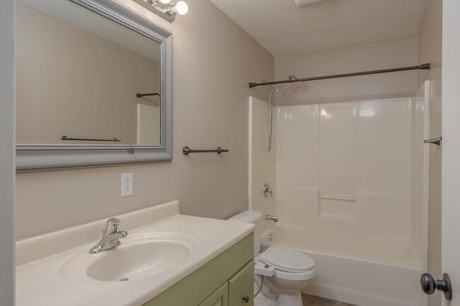Building Photo - Charming 3-Bedroom Home in North Pole – Ne...