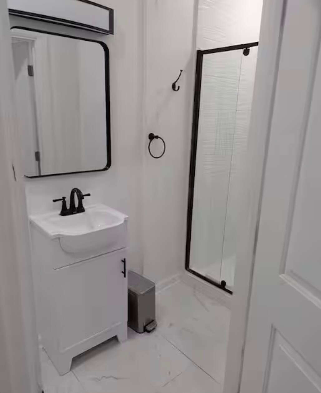 Building Photo - 229 Conover St