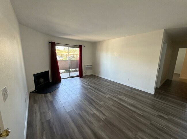 Building Photo - 214 Woodland Pkwy