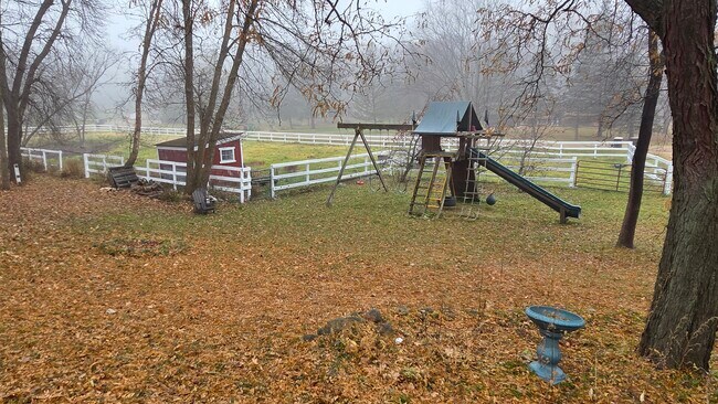 Building Photo - 9500 Fox Valley Dr