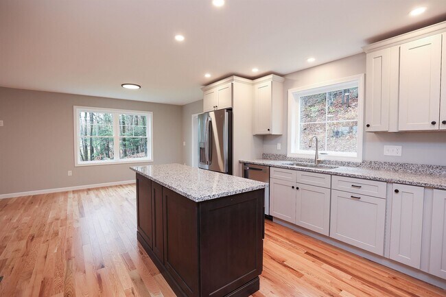 Building Photo - 231 Putnam Hill Rd