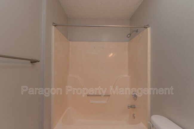 Building Photo - 2571 1/2 Tobacco Rd