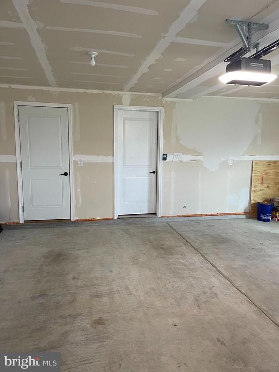 Building Photo - 331 S Parkway Dr