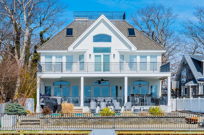 Building Photo - 709 Princeton Ave