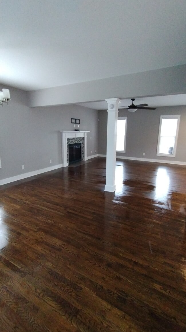 Building Photo - 1110 Argyle Ave