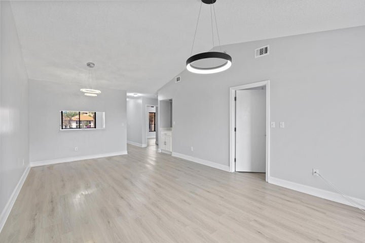 Building Photo - 350 E Club Cir