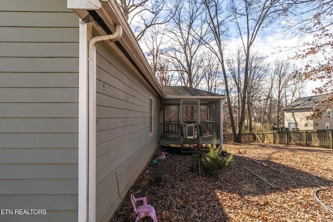 Building Photo - 1405 Wenlock Rd