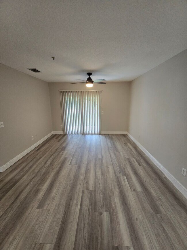 Building Photo - 6578 Swissco Dr