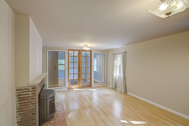 Building Photo - 4 bed/ 2 bath house on 145th St!