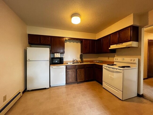 Building Photo - $1,050 | 2 Bedroom, 1 Bathroom Apartment | No Pets | Available for August 10th, 2026 Move In!