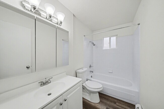 Building Photo - 4270 Loomis Ave