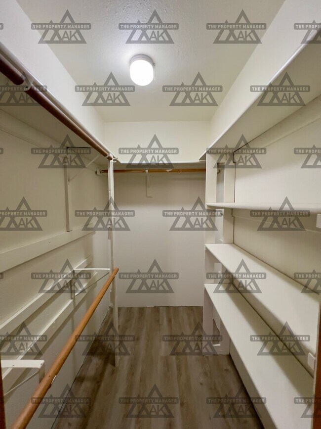 Building Photo - Spacious 3BR, 2.5BA Home off Chena Hot Springs Rd Dog Friendly