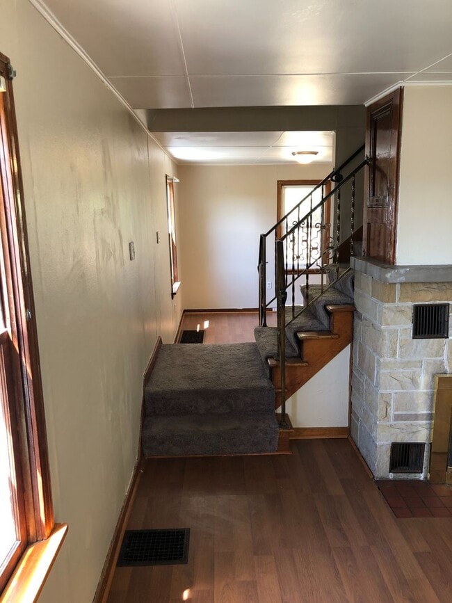 Building Photo - 2 Bed / 1 Bath Single Family Home for Rent...