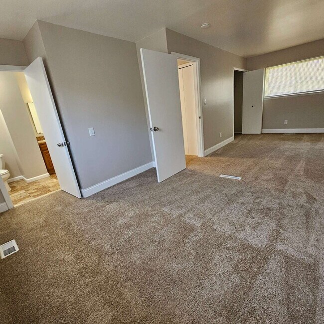 Building Photo - Updated 2 Bedroom Ranch with Open Living Room that Flows Through Kitchen, Dining Area to Great Ro...