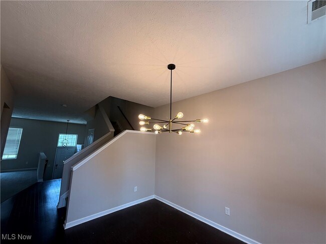 Building Photo - 6140 N Pointe Dr