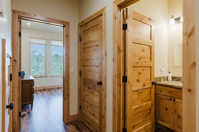 Building Photo - 642 Twincreek Cir