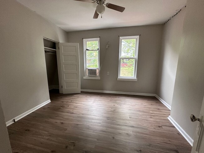 Building Photo - 263 Glenwood Dr