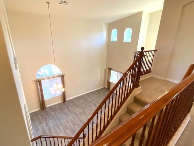 Building Photo - Available on July 31, 2025 For Viewing. Su...
