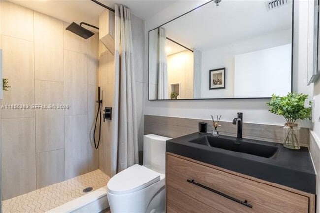 Building Photo - 3255 NE 184th St