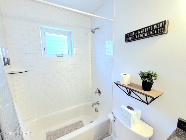 Building Photo - 1134 Springwood Ave