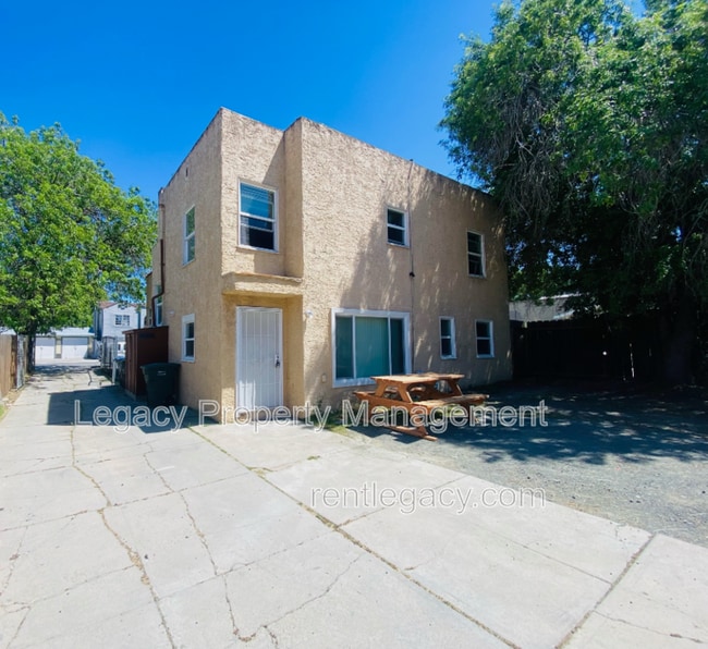 Building Photo - 1140 1/2 West St