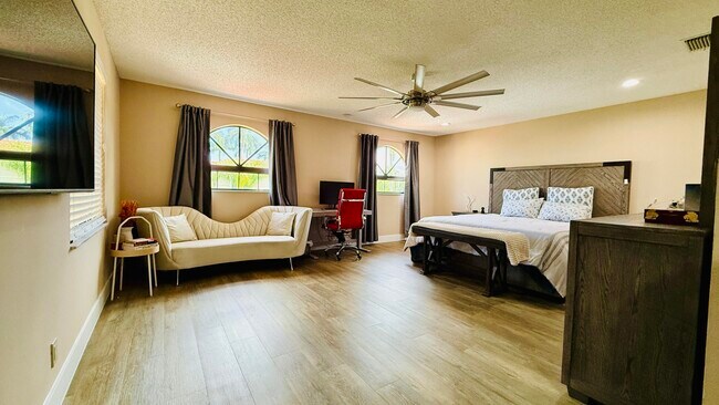 Building Photo - 9124 Villa Portofino Cir