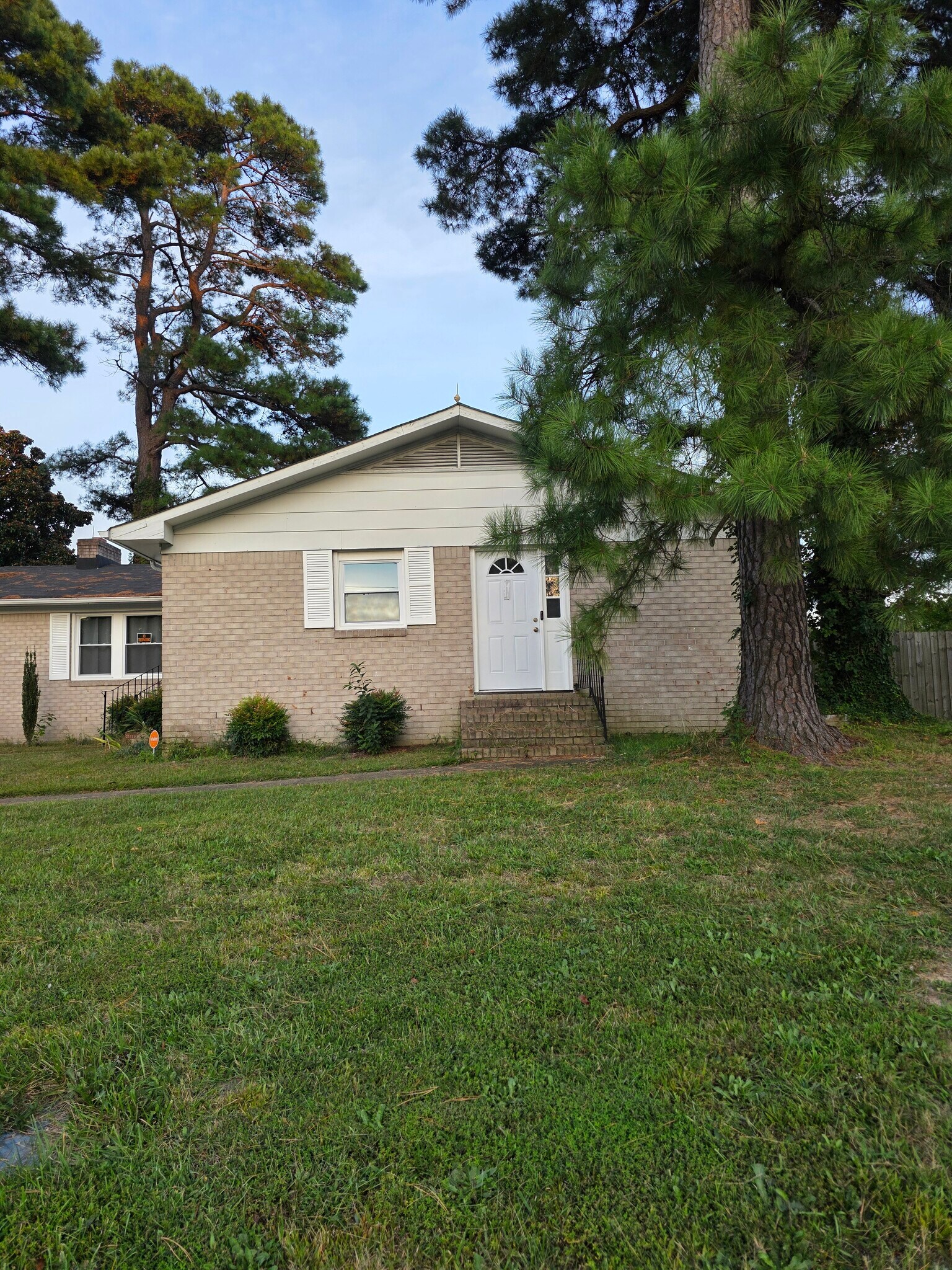 Building Photo - 1317 Roosevelt Blvd