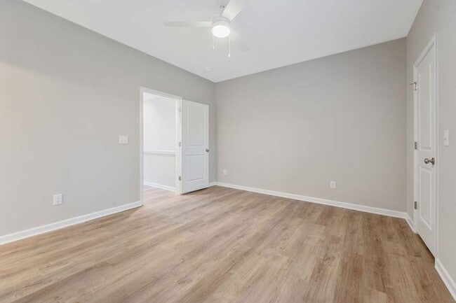 Building Photo - 3 Bedroom / 3.5 Bath Townhome Close to NCSU, Centennial Campus & Downtown Raleigh!