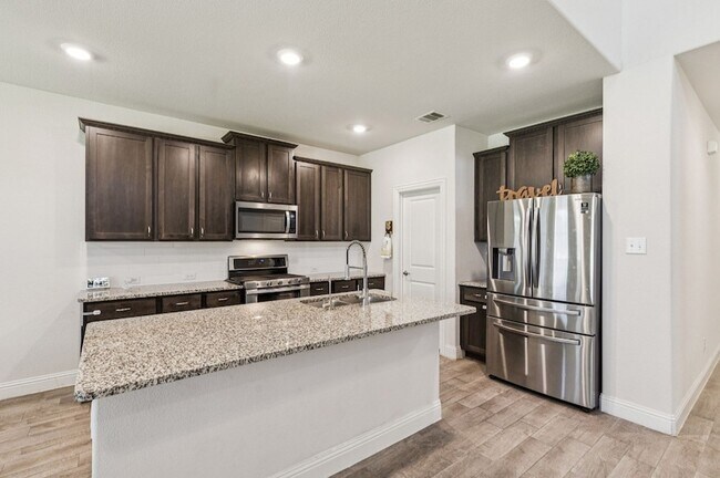 Building Photo - 2913 Cerro Ranch Rd